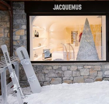 Brandul Jacquemus a deschis un butic în Courchevel înzăpezit