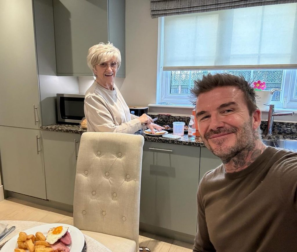 Fiul ideal: David Beckham a trecut la prânz cu mama lui