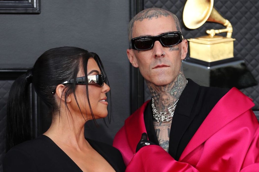 Kourtney Kardashian și Travis Barker au arătat o fotografie cu fiul lor de o lună