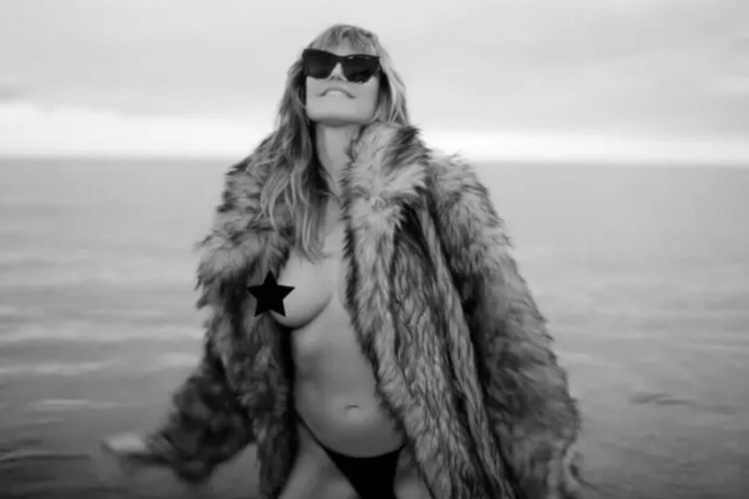 Heidi Klum a prezentat in mod erotic un single împreună cu Tiesto