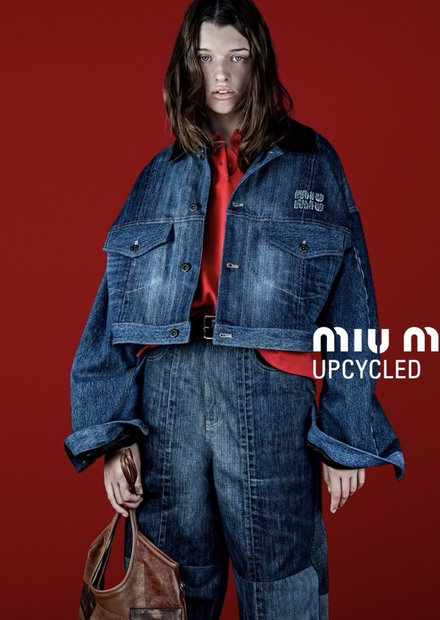 Fiica Millei Jovovich a devenit chipul colecției de upcycling Miu Miu