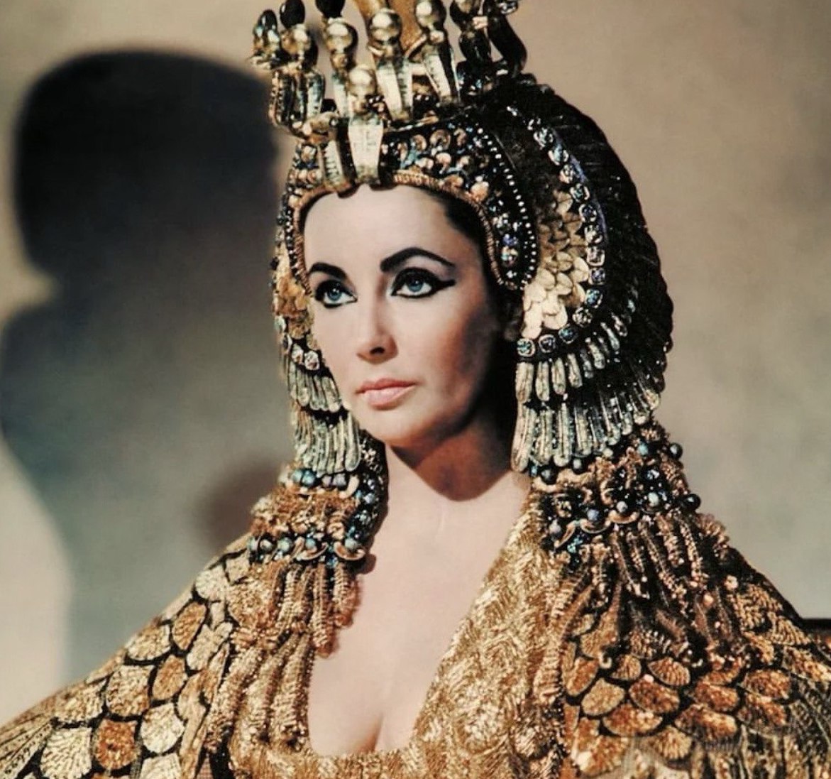 Kim Kardashian va lua parte la realizarea unui film despre Elizabeth Taylor