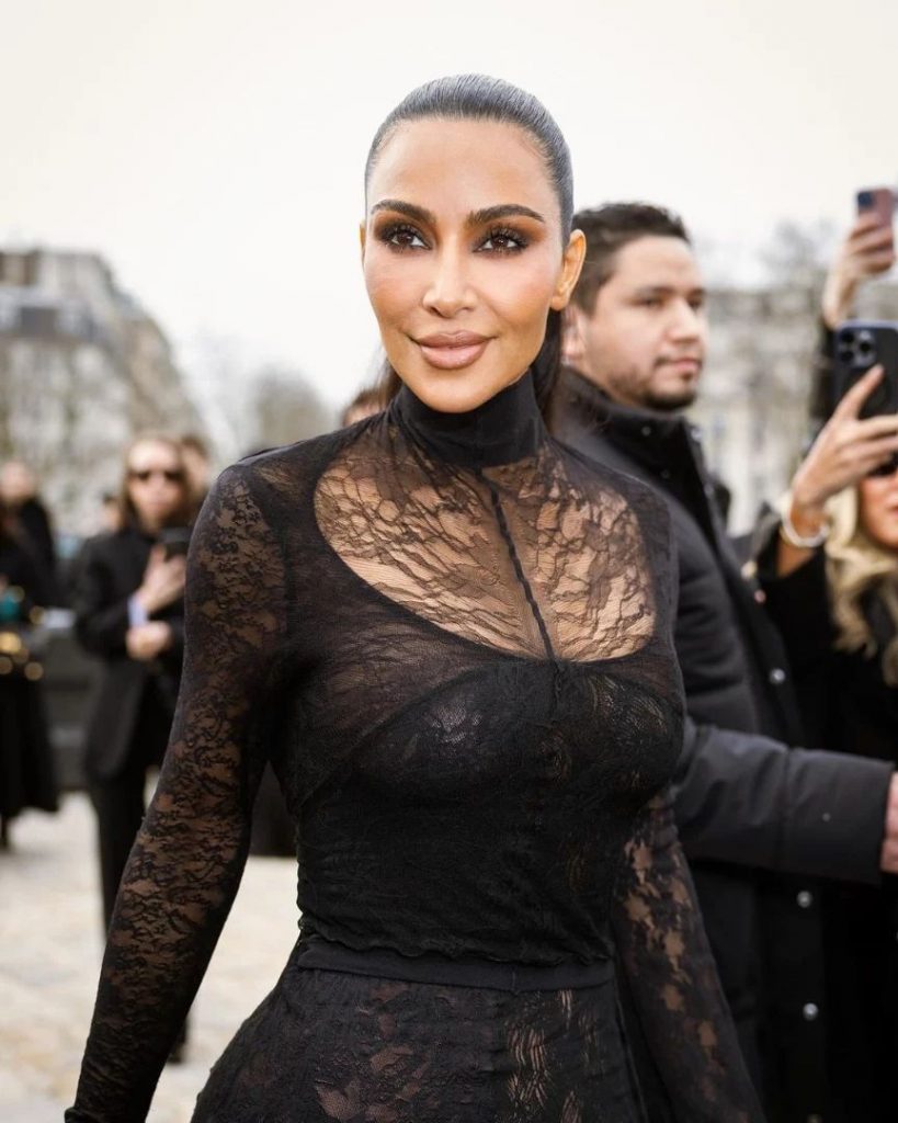 Kim Kardashian, Serena Williams și alte vedete la show-ul Balenciaga FW’24