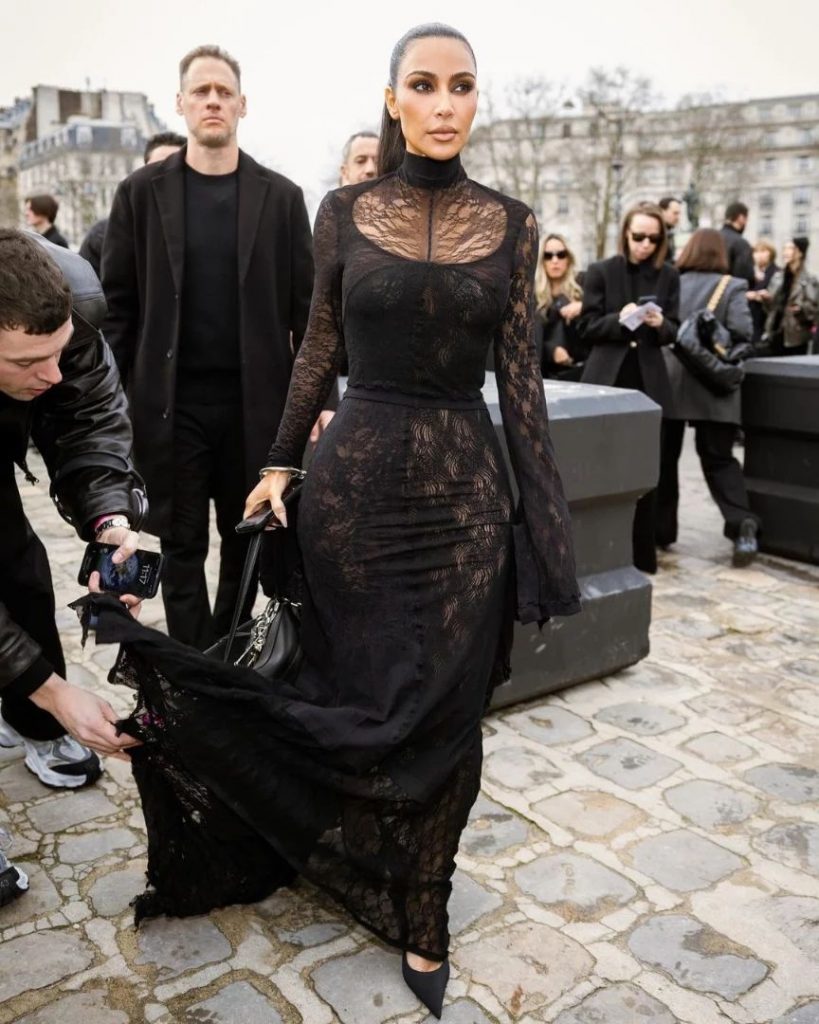 Kim Kardashian, Serena Williams și alte vedete la show-ul Balenciaga FW’24