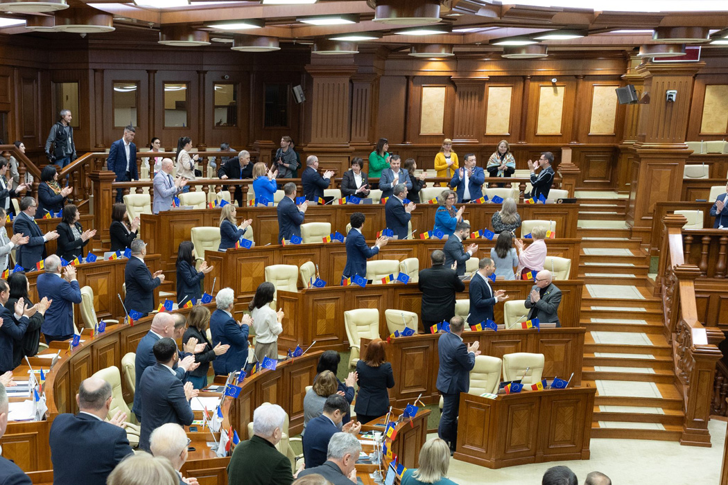 «Мы разные, но одинаковые»: в парламенте Молдовы открылась инклюзивная фотовыставка