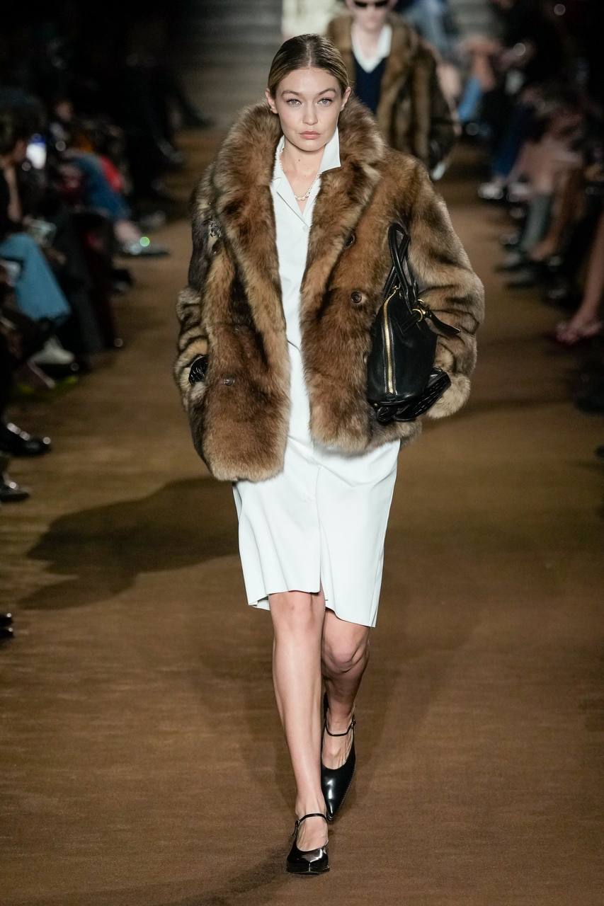 Сидни Суини, Эмма Коррин и Джой Кинг на шоу Miu Miu FW&#8217;24