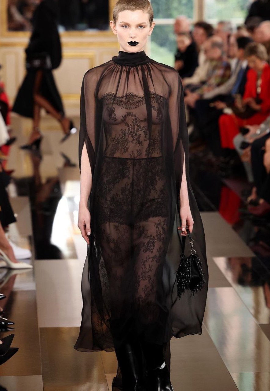 Рози Хантингтон-Уайтли, Тина Кунаки и Леони Ханне на шоу Valentino FW&#8217;24