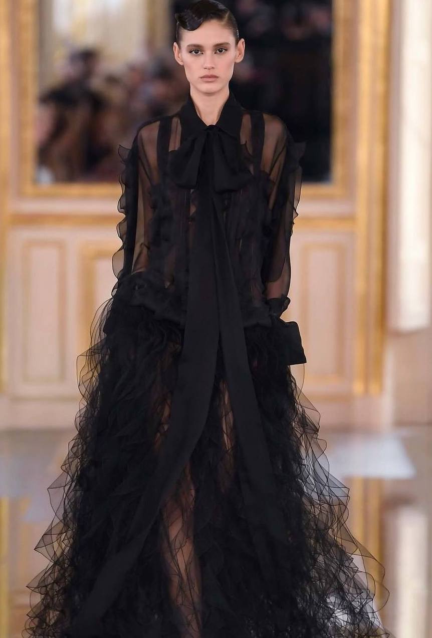 Рози Хантингтон-Уайтли, Тина Кунаки и Леони Ханне на шоу Valentino FW&#8217;24