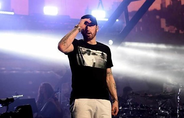 Eminem sărbătorește 16 ani de sobrietate