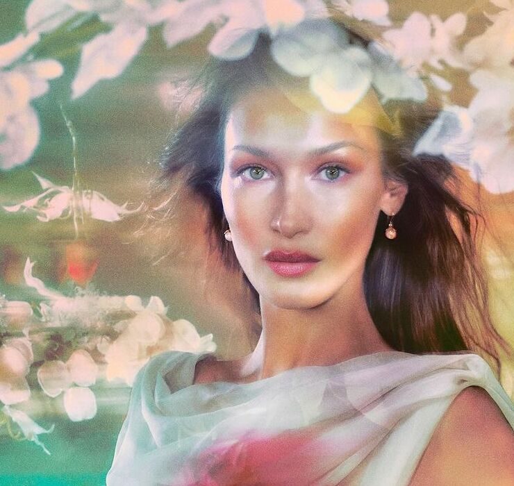 Luxoasa Bella Hadid în prima campanie a brandului ei de frumusețe