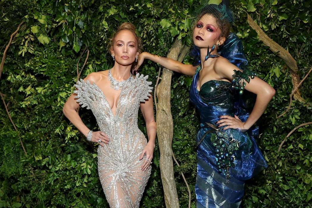 Zendaya în Maison Margiela, Jennifer Lopez în Schiaparelli: cele mai bune ținute ale invitaților balului Met Gala 2024