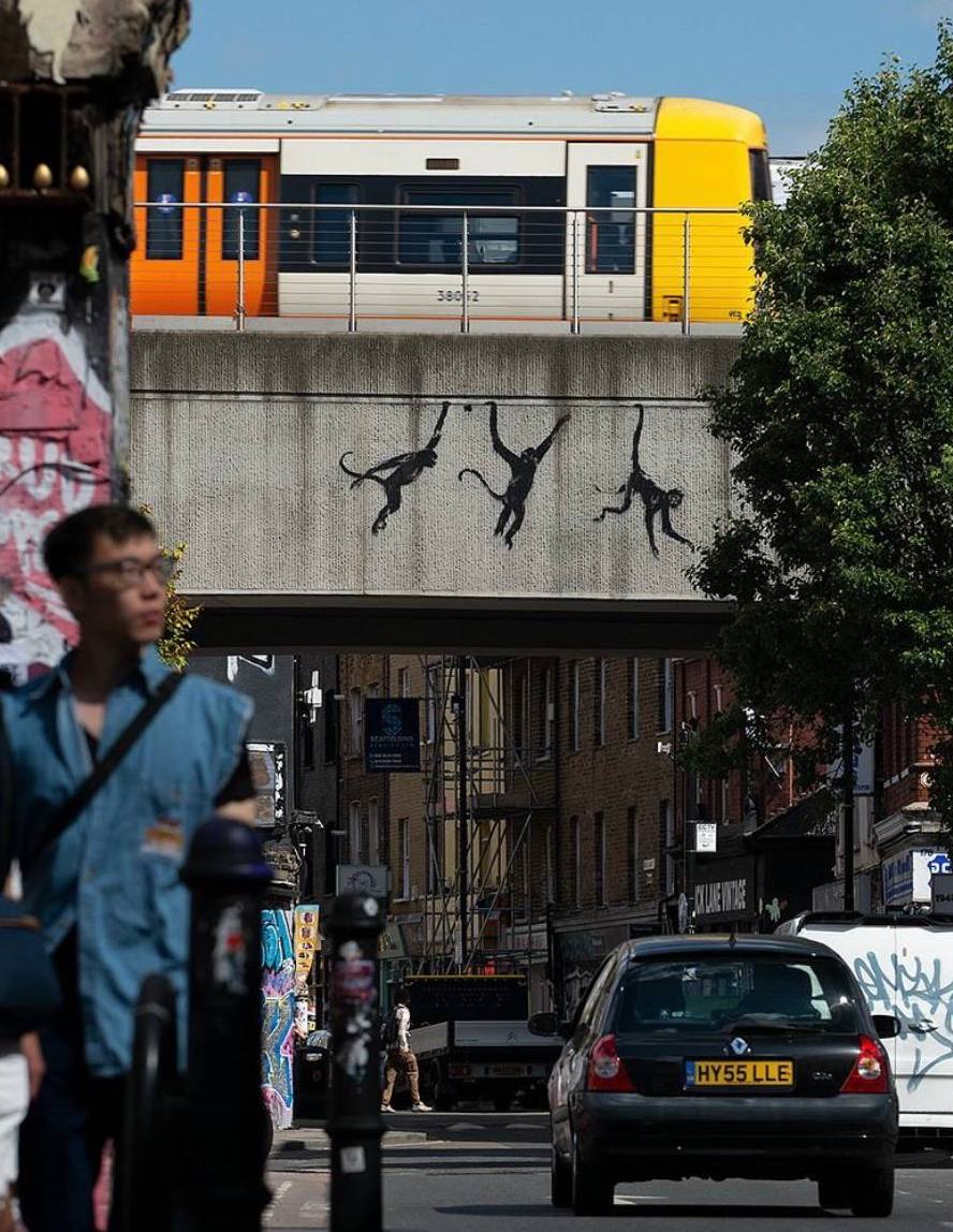 Capră, elefanți și maimuțe: Banksy a creat noi graffiti la Londra