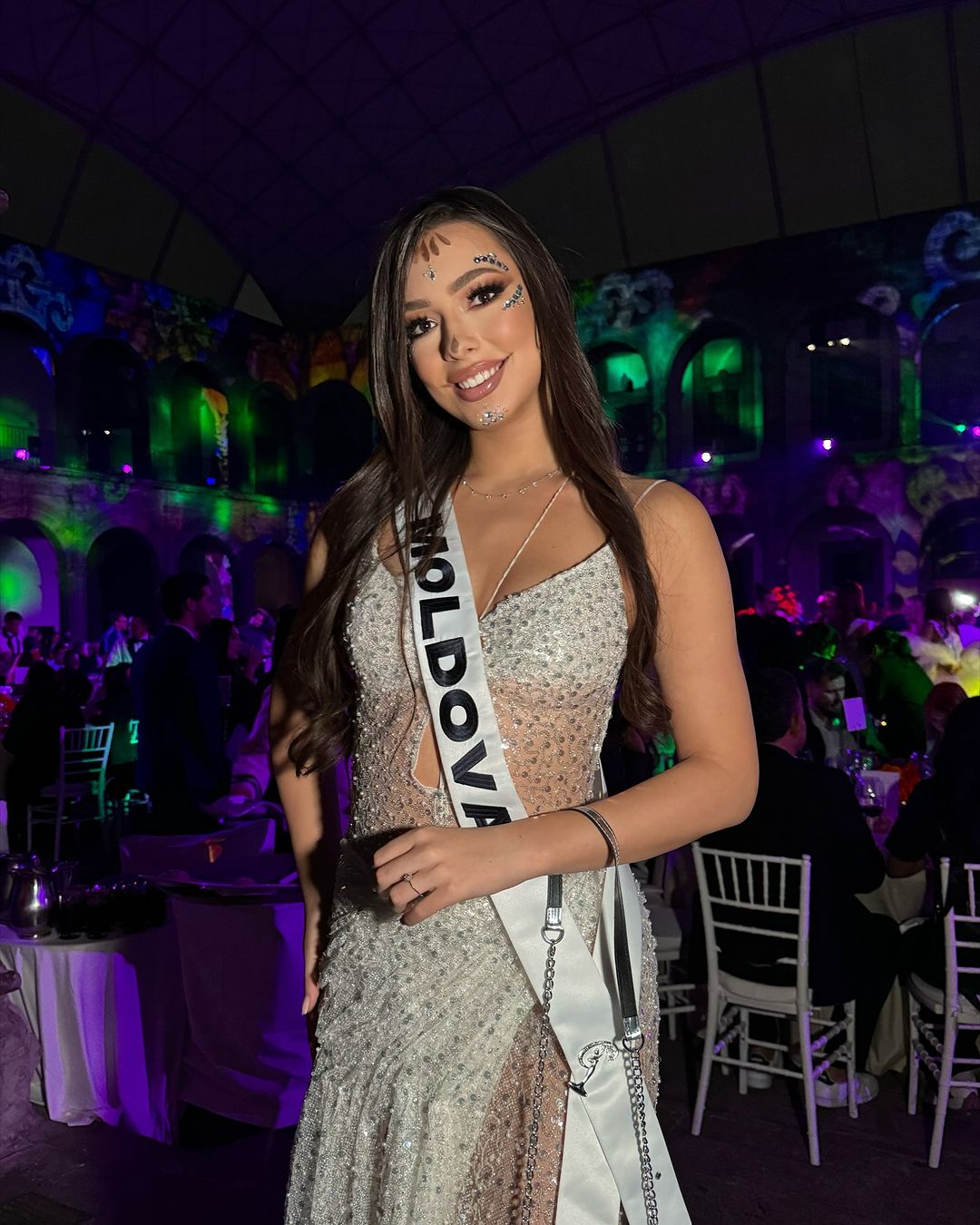 «Miss Universe Moldova» Djulieta Calalb a arătat primele fotografii de la concursul din Mexico City