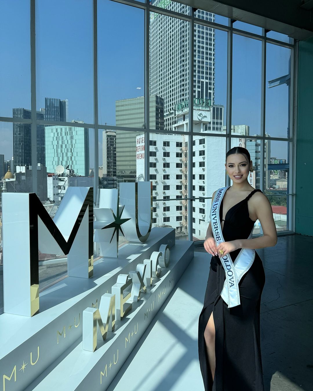 «Miss Universe Moldova» Djulieta Calalb a arătat primele fotografii de la concursul din Mexico City