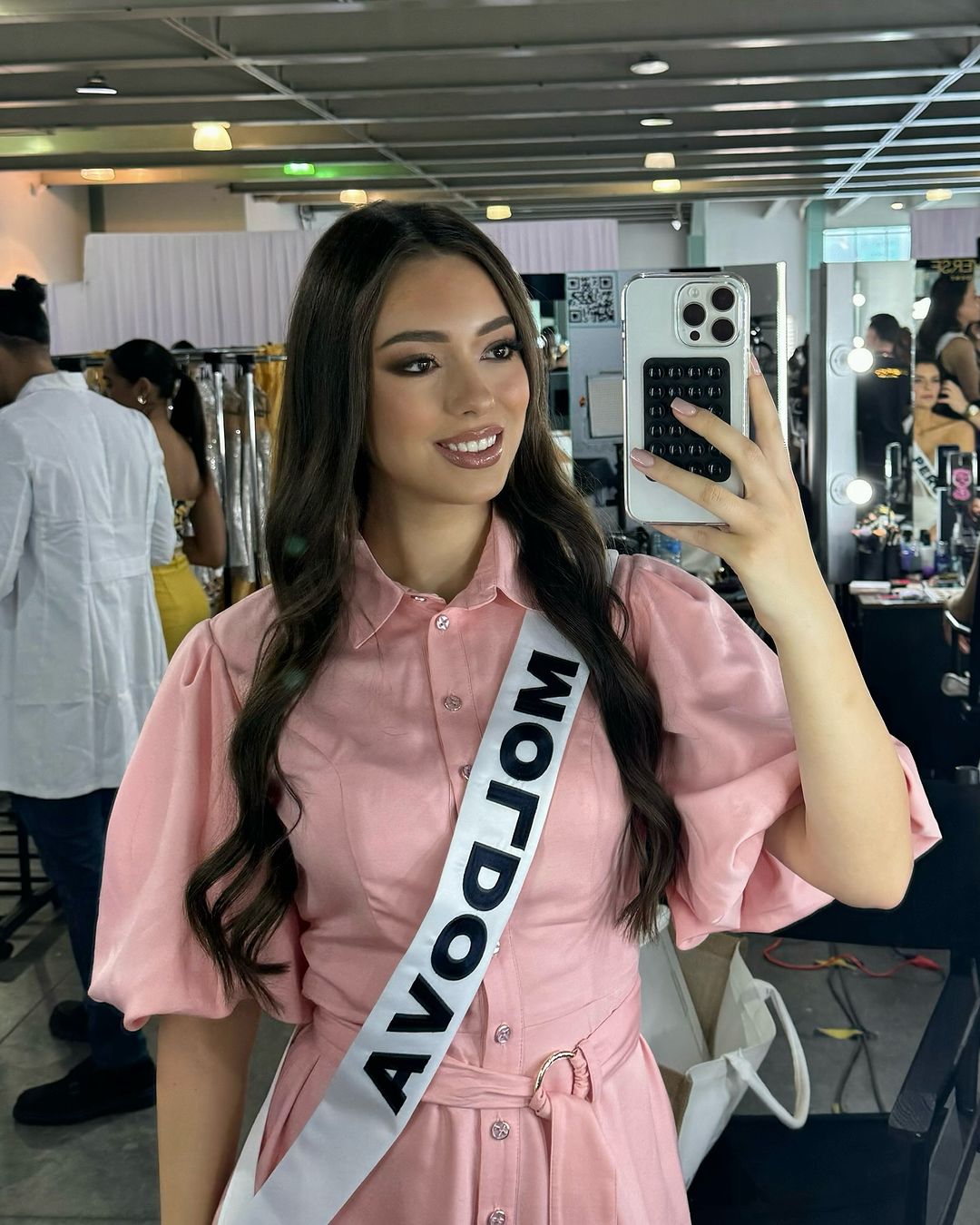 «Miss Universe Moldova» Djulieta Calalb a arătat primele fotografii de la concursul din Mexico City