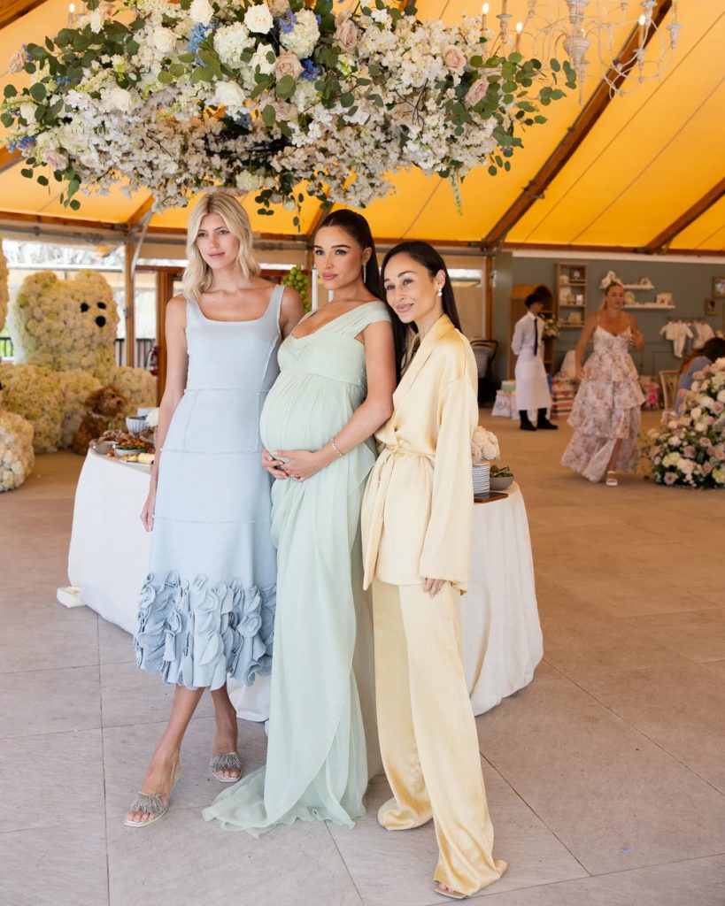 Așteptând primul său copil: Olivia Culpo a organizat un baby shower luminos