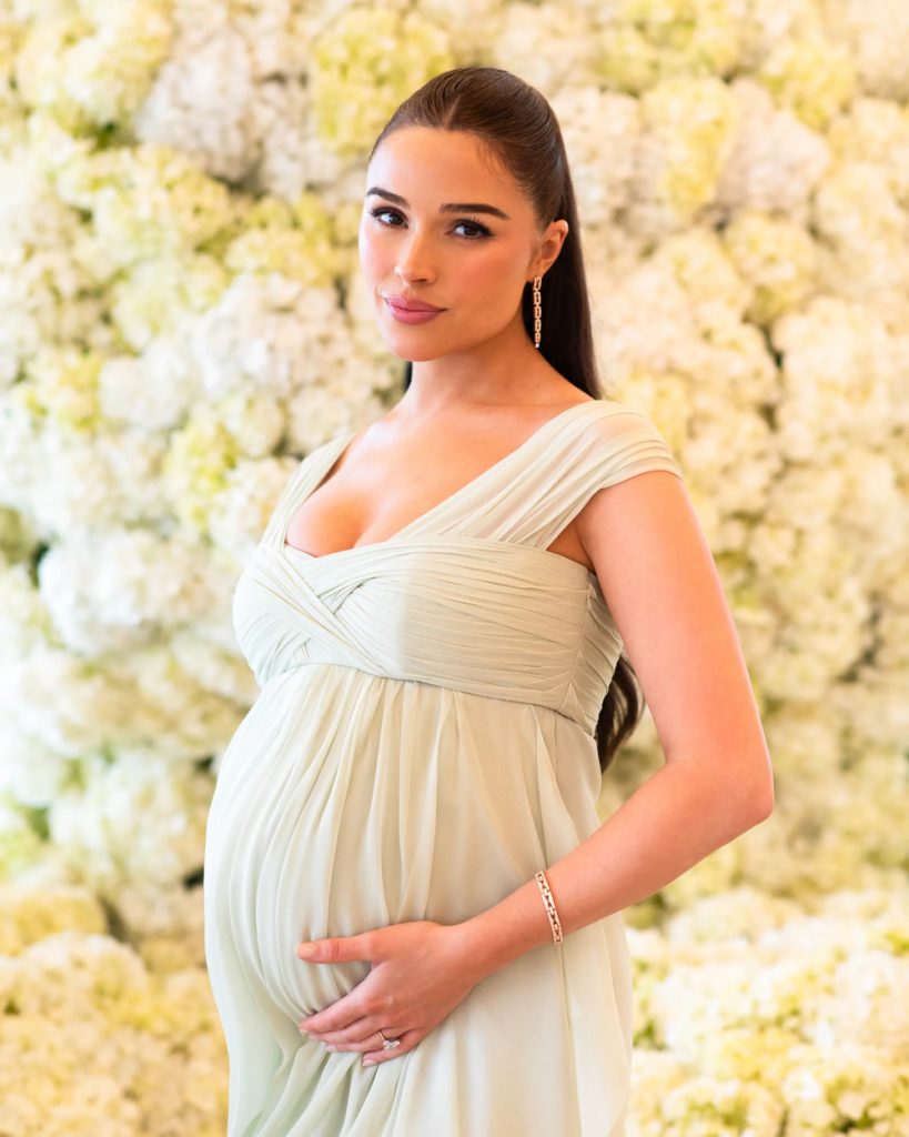 Așteptând primul său copil: Olivia Culpo a organizat un baby shower luminos