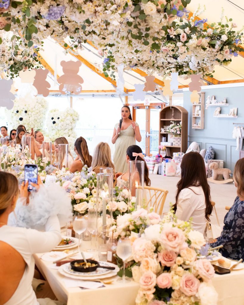 Așteptând primul său copil: Olivia Culpo a organizat un baby shower luminos