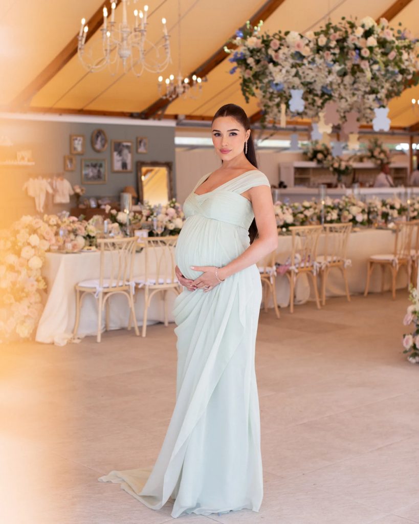 Așteptând primul său copil: Olivia Culpo a organizat un baby shower luminos