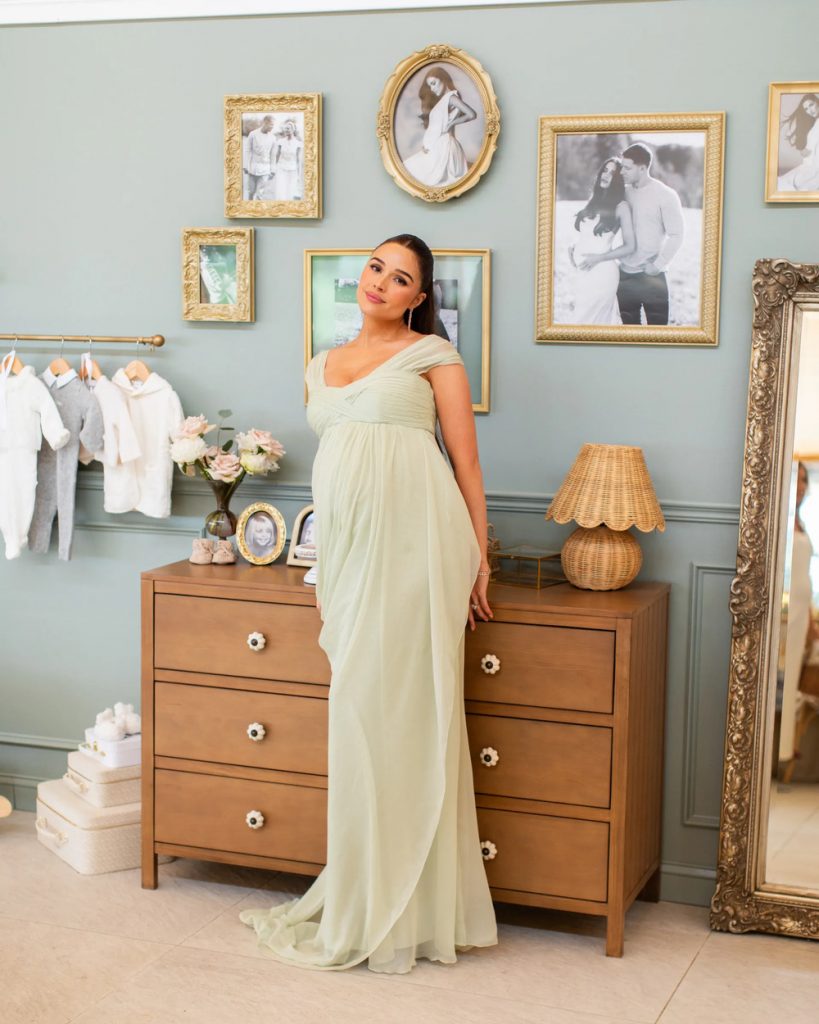 Așteptând primul său copil: Olivia Culpo a organizat un baby shower luminos