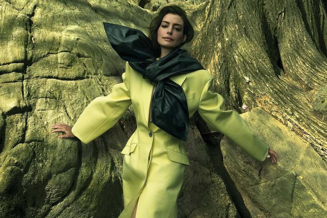 Энн Хэтэуэй снялась для Vogue и рассказала о самой тяжелой роли в своей жизни