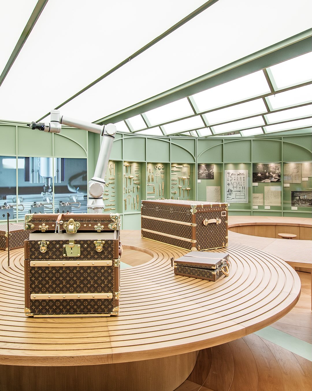 Louis Vuitton s-a trezit în centrul unui scandal