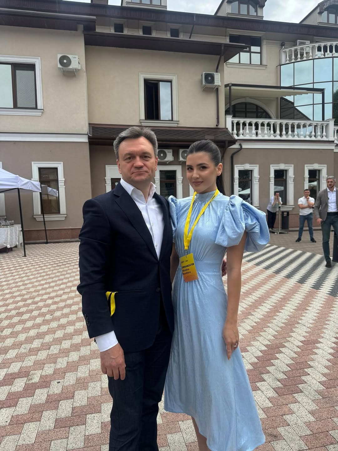 Блогер Николина Букатару огласила о помолвке
