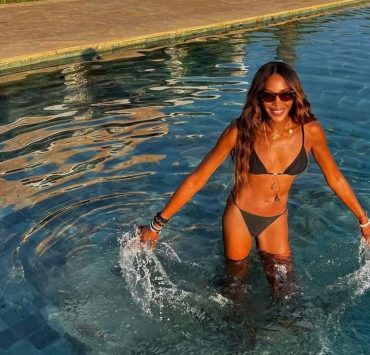 Naomi Campbell s-a lăudat cu silueta ei impecabilă în vacanță în Ibiza